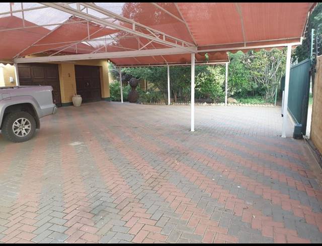 4 BEDROOM HOUSE FOR SALE IN WOLMARANSSTAD